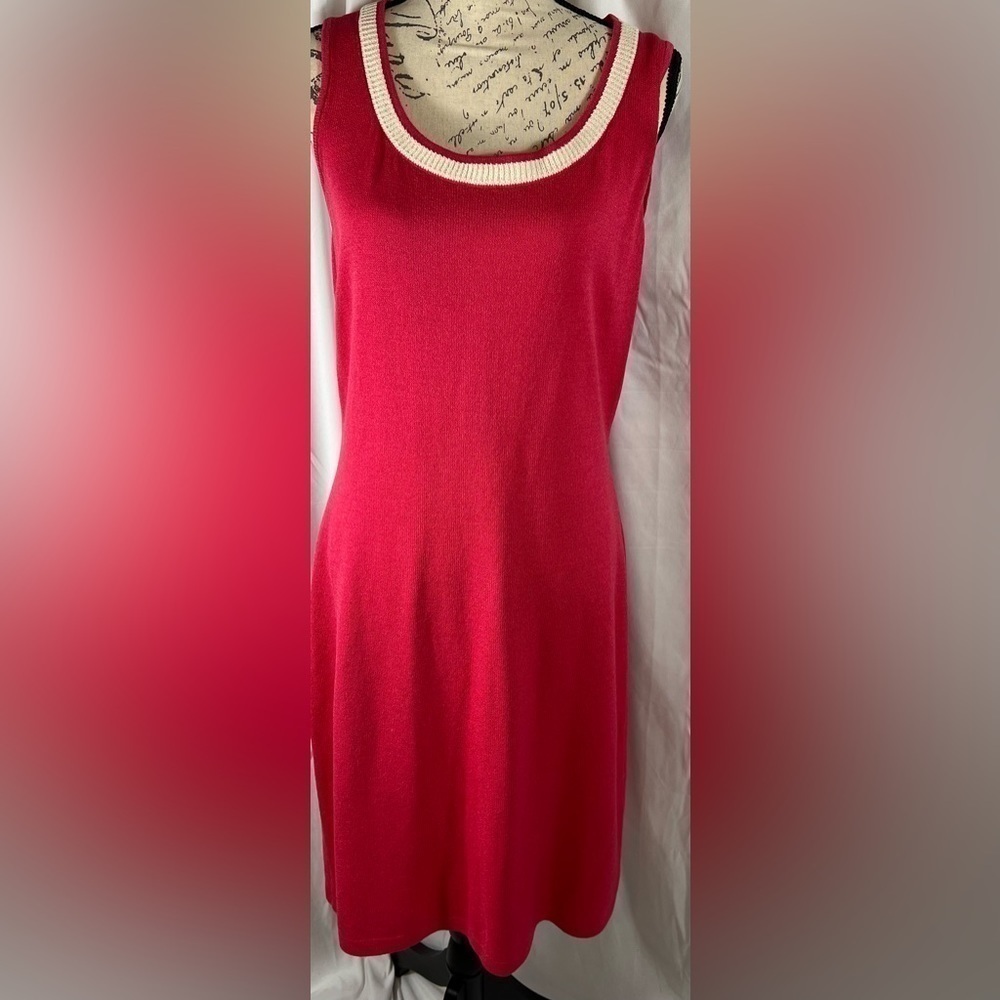 St. John Collection
Scoop Neck Midi Length Dress Size: L| US 10